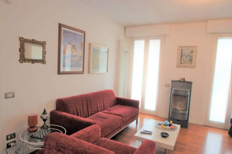 1067 Seriate Capannone e due appartamenti in vendita Seriate