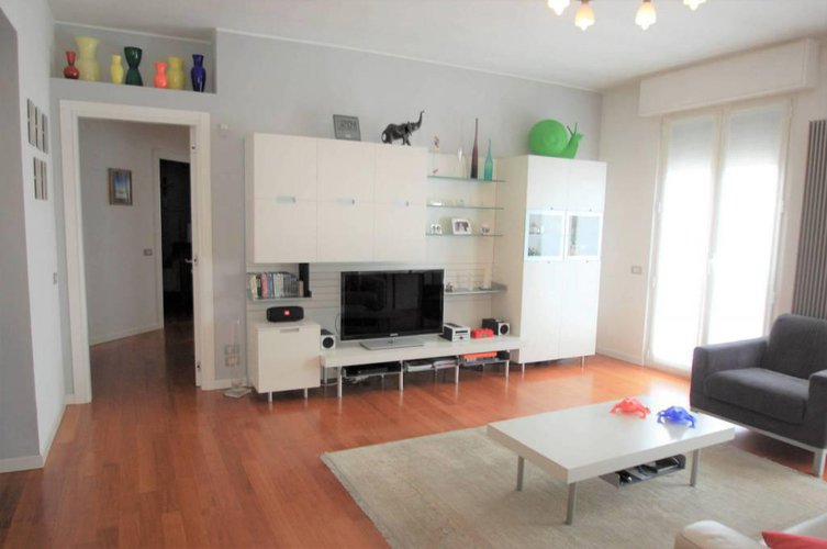 1067 Seriate Capannone e due appartamenti in vendita Seriate