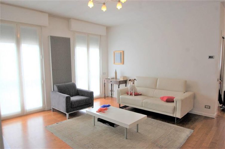 1067 Seriate Capannone e due appartamenti in vendita Seriate