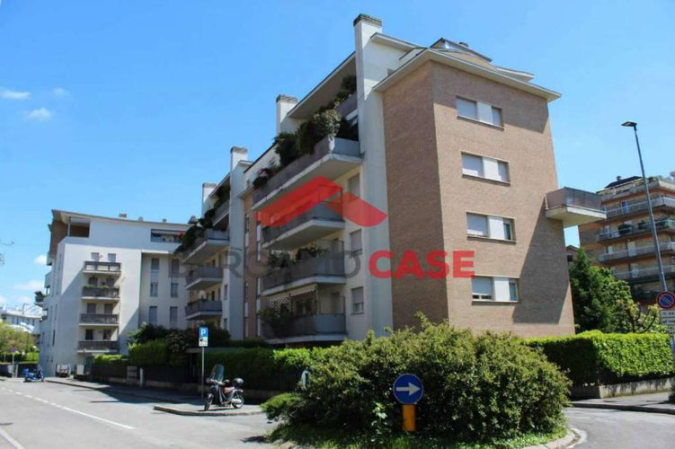 Trilocale con giardino e box Bergamo