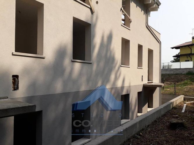 Trilo con giardino al piano terra