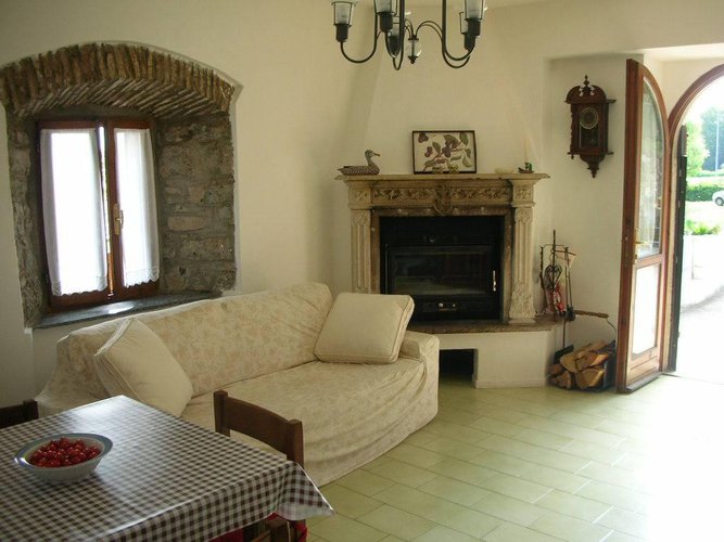 Rustico indipendente di 3 unità abitative. Roncola