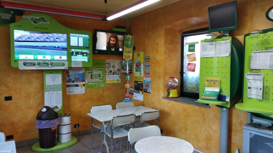 VENDESI LICENZA ATTIVITÀ Gorlago