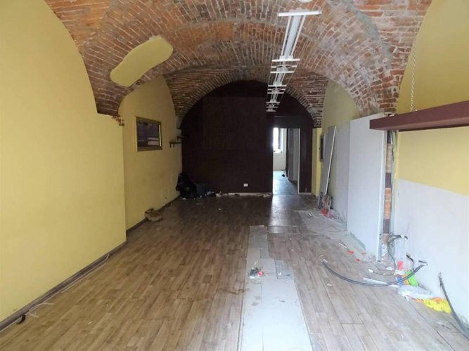 Via S. Bernardino Negozio fronte strada