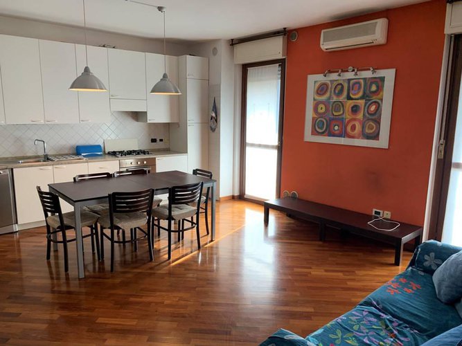 AMPIO BILOCALE CON BOX Bergamo