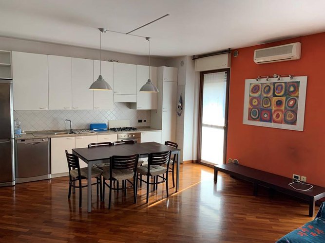 AMPIO BILOCALE CON BOX Bergamo