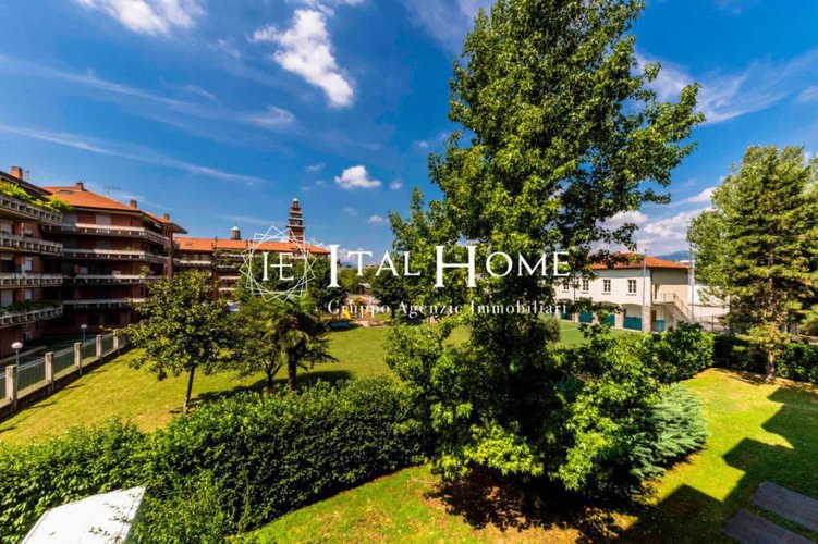 Centralissimo, Vendesi Quadrilocale + doppi servizi, box... Bergamo