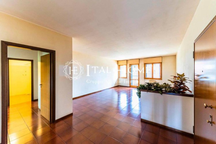 Centralissimo, Vendesi Quadrilocale + doppi servizi, box... Bergamo