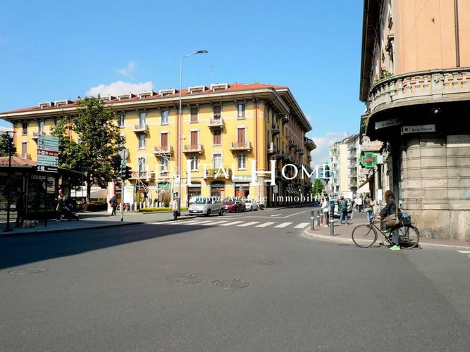 AFFITTASI NEGOZIO CON VETRINE IN PIAZZA. S.ANNA Bergamo