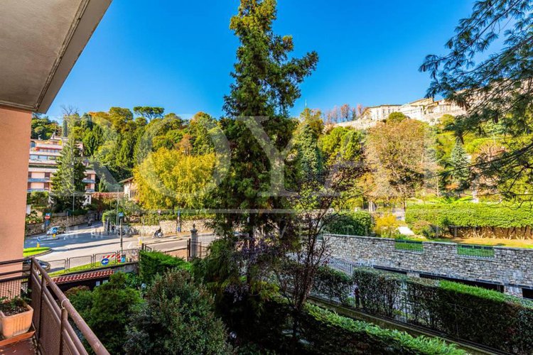 Viale Vittorio Emanuele - Luminoso quadrilocale con vista Bergamo