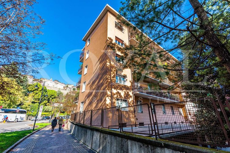 Viale Vittorio Emanuele - Luminoso quadrilocale con vista Bergamo
