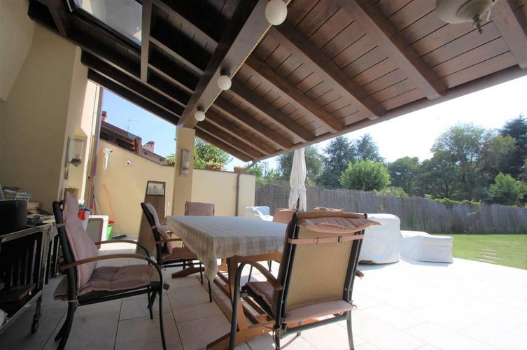 1068 Villa Bajo con giardino Gorle