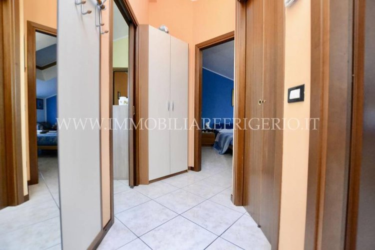 Trilocale ultimo piano con doppi servizi, box e posto auto Bonate Sopra