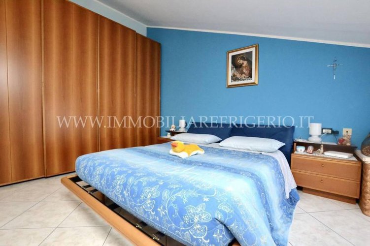 Trilocale ultimo piano con doppi servizi, box e posto auto Bonate Sopra