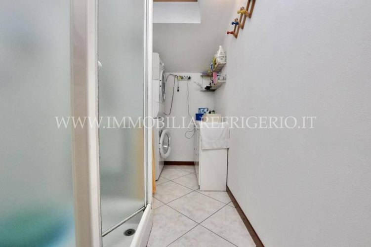 Trilocale ultimo piano con doppi servizi, box e posto auto Bonate Sopra