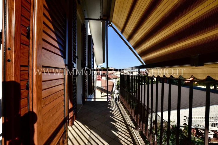 Trilocale ultimo piano con doppi servizi, box e posto auto Bonate Sopra