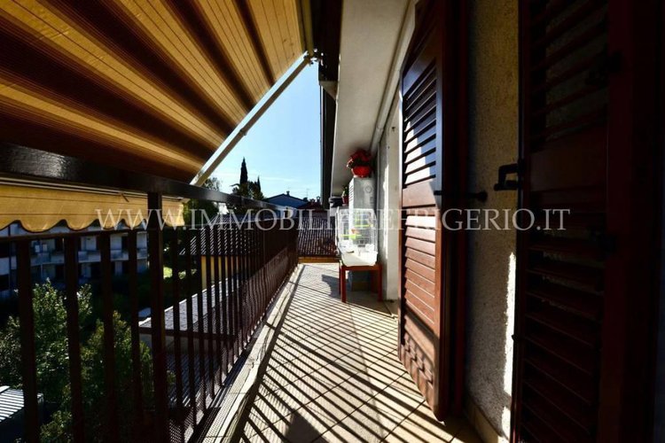 Trilocale ultimo piano con doppi servizi, box e posto auto Bonate Sopra