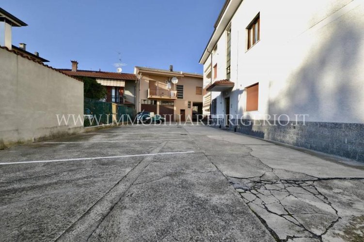 Trilocale ultimo piano con doppi servizi, box e posto auto Bonate Sopra