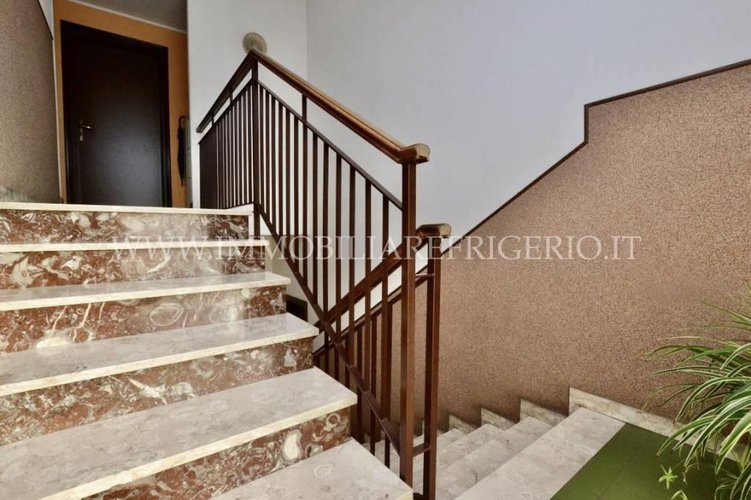 Trilocale ultimo piano con doppi servizi, box e posto auto Bonate Sopra