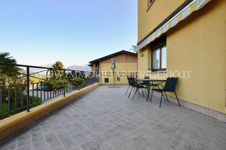 Trilocale con terrazzo panoramico e box singolo