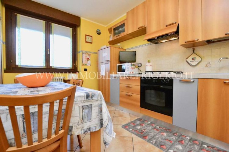 Trilocale con terrazzo panoramico e box singolo Brivio