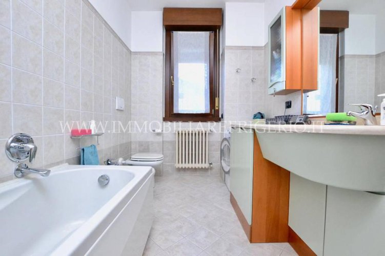 Trilocale con terrazzo panoramico e box singolo Brivio