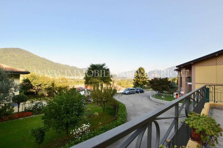 Trilocale con terrazzo panoramico e box singolo Brivio
