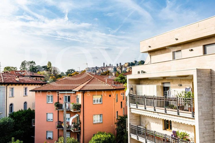 Via Mazzi - Attico con ampia terrazza/solarium con vista Bergamo