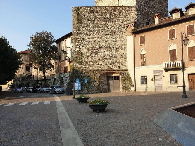 AFFACCIATO SUL FIUME ADDA Brivio