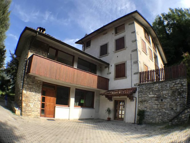 IDEALE PER COMUNITA' - CASA FAMIGLIA-ALBERGO-BED & BREKFAST. Pradalunga