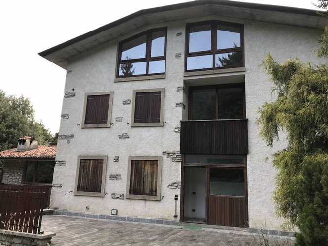 IDEALE PER COMUNITA' - CASA FAMIGLIA-ALBERGO-BED & BREKFAST. Pradalunga