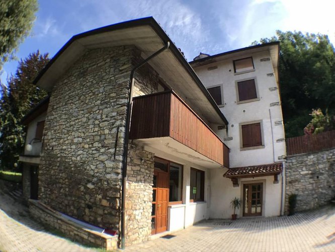 IDEALE PER COMUNITA' - CASA FAMIGLIA-ALBERGO-BED & BREKFAST. Pradalunga