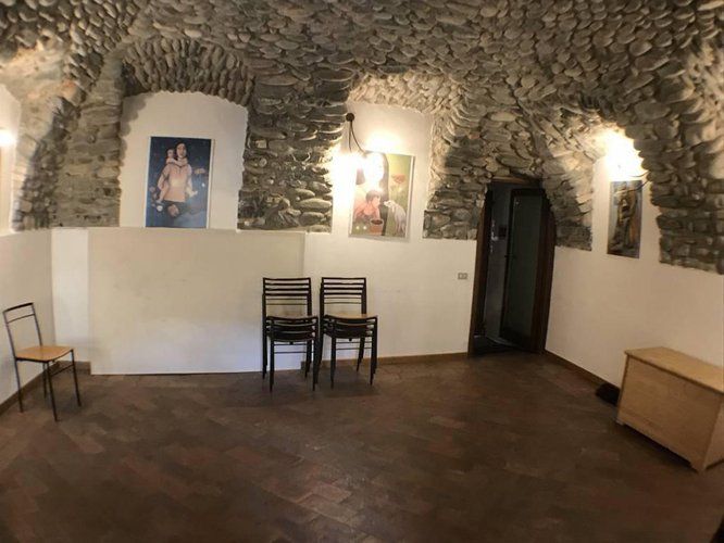 INTERO FABBRICATO INDIPENDENTE COMPLETAMENTE RISTRUTTURATO. Cene