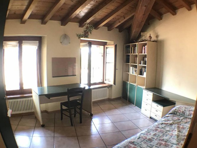 INTERO FABBRICATO INDIPENDENTE COMPLETAMENTE RISTRUTTURATO. Cene