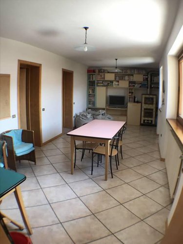 INTERO FABBRICATO INDIPENDENTE COMPLETAMENTE RISTRUTTURATO. Cene