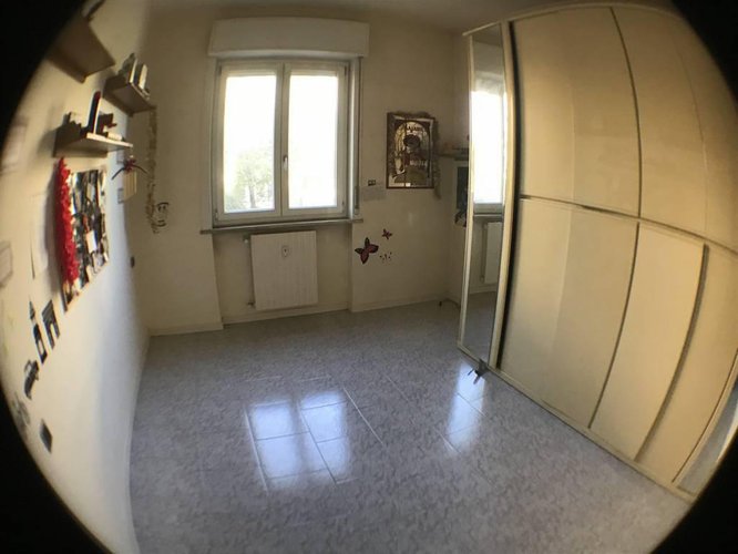 € 110.000 AMPIO TRILOCALE CIRCONDATO DAL VERDE CON GARAGE. Stezzano