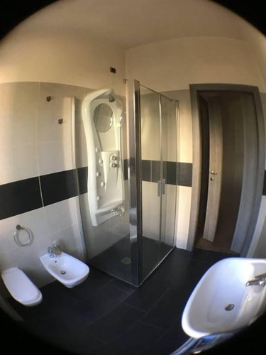 € 110.000 AMPIO TRILOCALE CIRCONDATO DAL VERDE CON GARAGE. Stezzano