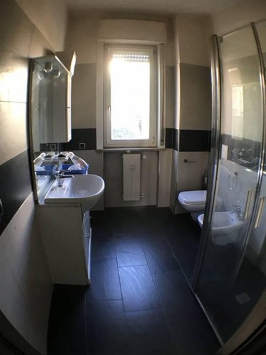 € 110.000 AMPIO TRILOCALE CIRCONDATO DAL VERDE CON GARAGE. Stezzano