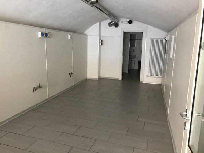 CENTRALISSIMO NEGOZIO CON CANNA FUMARIA E LABORATORIO NUOVO. Bergamo