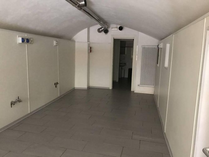 CENTRO STORICO NEGOZIO RISTRUTTURATO CON CANNA FUMARIA!!!! Bergamo