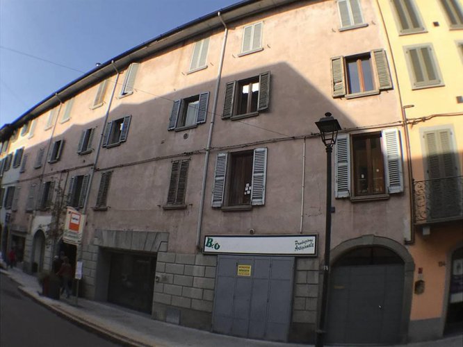 CENTRO STORICO NEGOZIO RISTRUTTURATO CON CANNA FUMARIA!!!! Bergamo