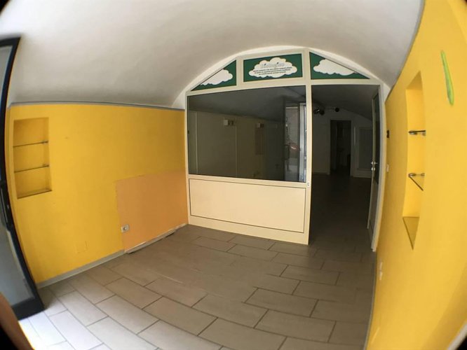 CENTRO STORICO NEGOZIO RISTRUTTURATO CON CANNA FUMARIA!!!! Bergamo