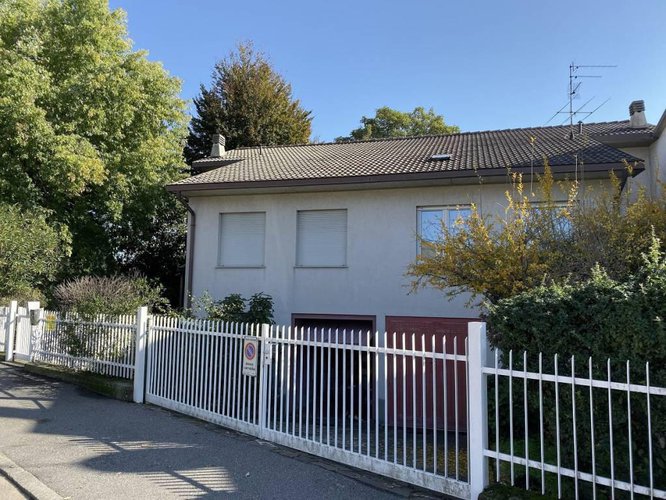 €250.000 VILLA BIFAMILIARE CON AMPIO GIARDINO PRIVATO. Bergamo