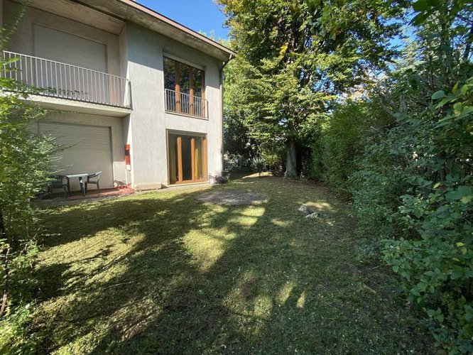 €250.000 VILLA BIFAMILIARE CON AMPIO GIARDINO PRIVATO. Bergamo