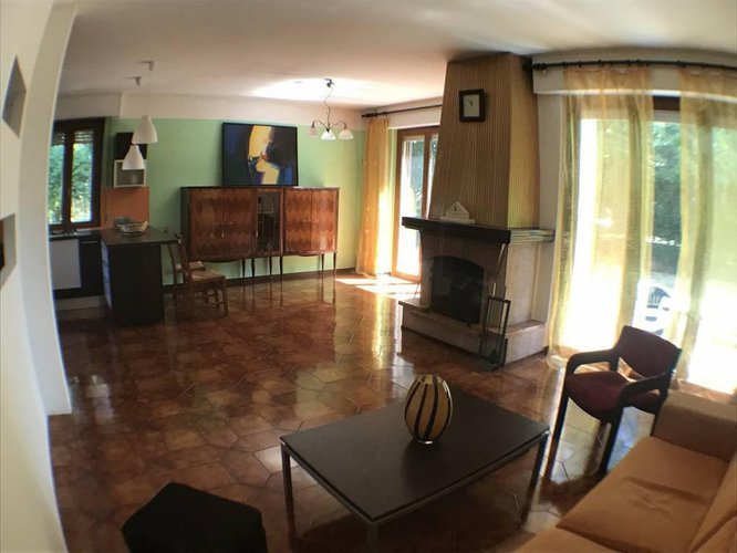 €250.000 VILLA BIFAMILIARE CON AMPIO GIARDINO PRIVATO. Bergamo