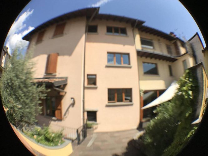 INTERA PALAZZINA INDIPENDENTE TOTALMENTE RIMODERNATA.