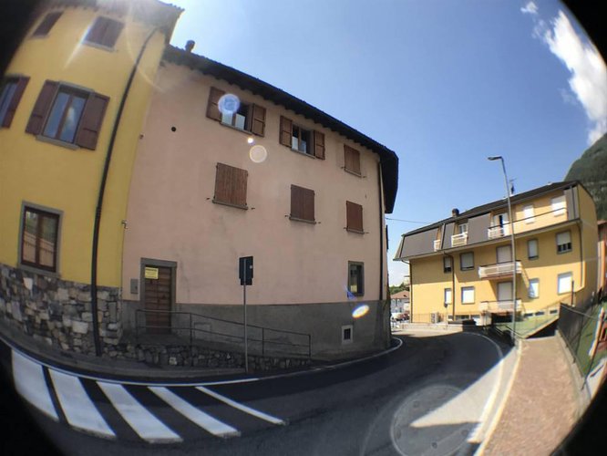 INTERA PALAZZINA INDIPENDENTE TOTALMENTE RIMODERNATA. Cene