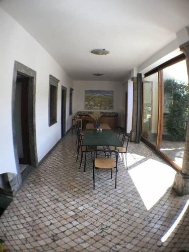 INTERA PALAZZINA INDIPENDENTE TOTALMENTE RIMODERNATA. Cene