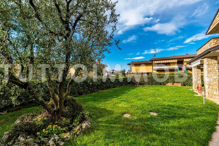 BIFAMILIARE VILLA DI SERIO ZONA PEDECOLLINARE Villa di Serio