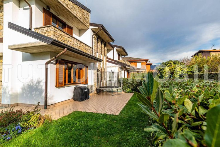 BIFAMILIARE VILLA DI SERIO ZONA PEDECOLLINARE Villa di Serio